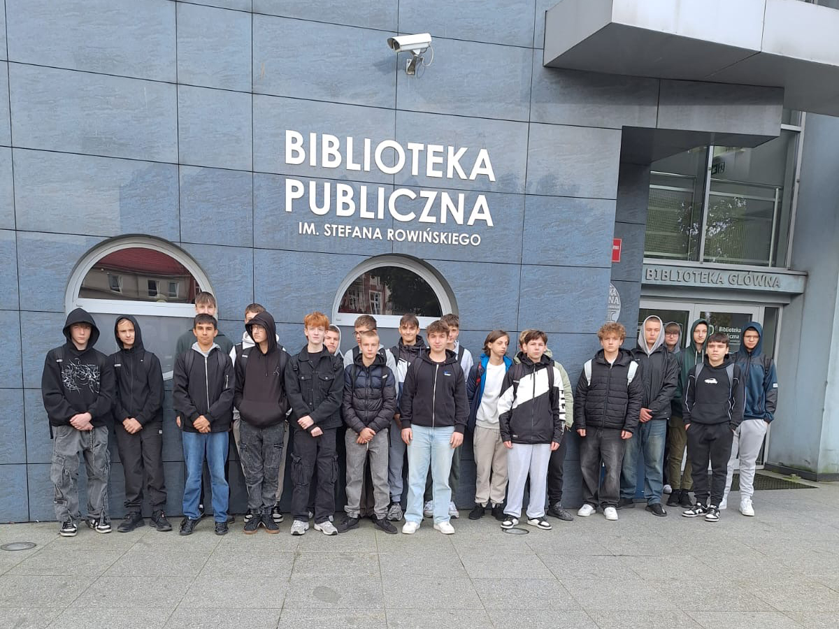 Wycieczka klasy T1a i T1b do Biblioteki Publicznej