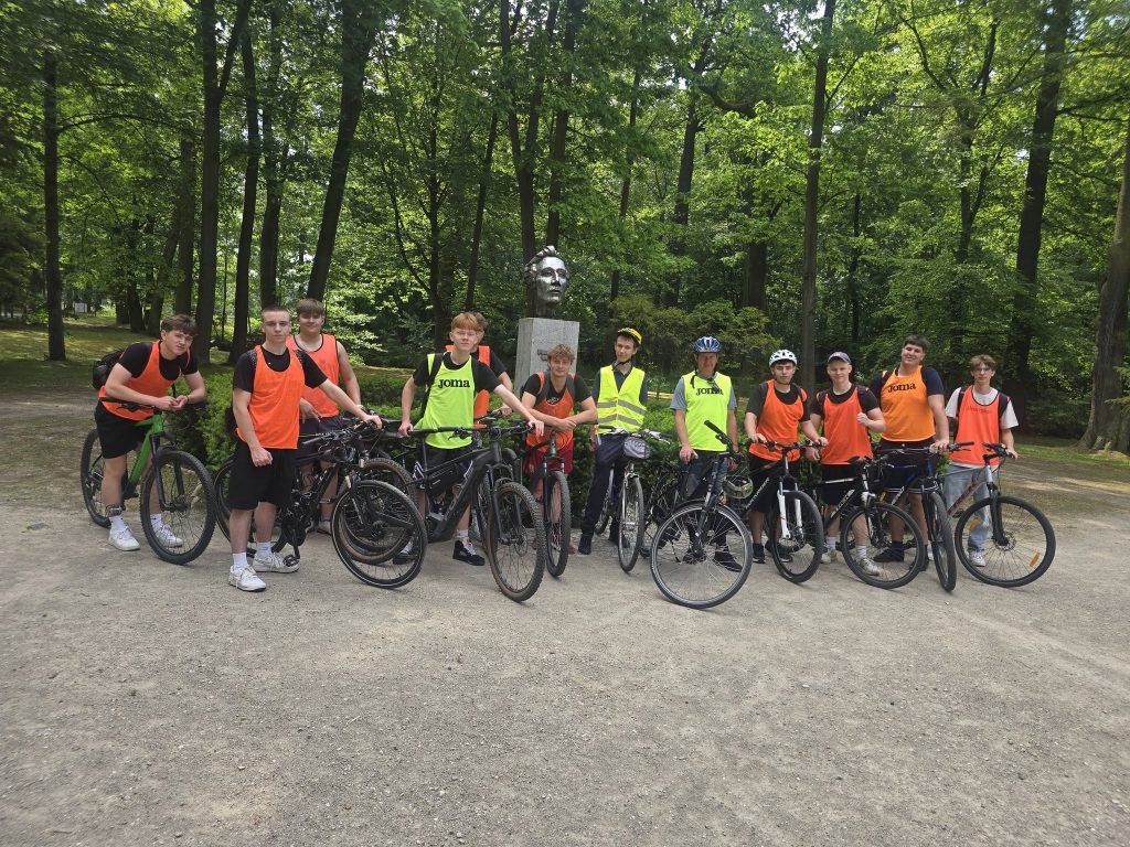 🚴‍♂️ Klasa T2 na rowerach! Kierunek: Antonin!